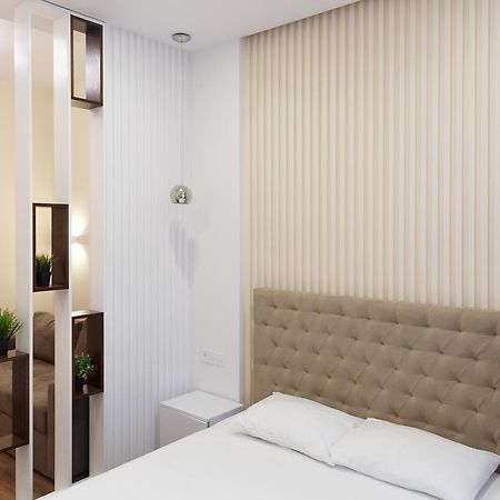 Charming Apartment In The City Center Львов Экстерьер фото