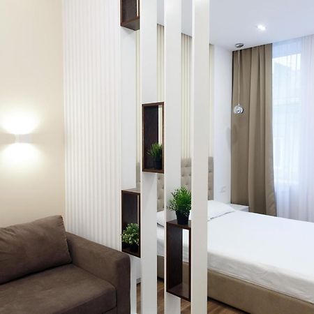 Charming Apartment In The City Center Львов Экстерьер фото
