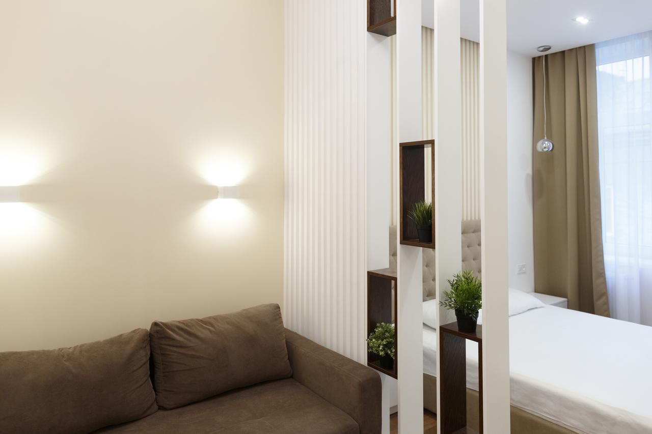 Charming Apartment In The City Center Львов Экстерьер фото