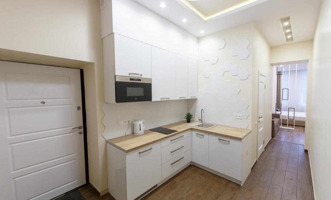 Charming Apartment In The City Center Львов Экстерьер фото