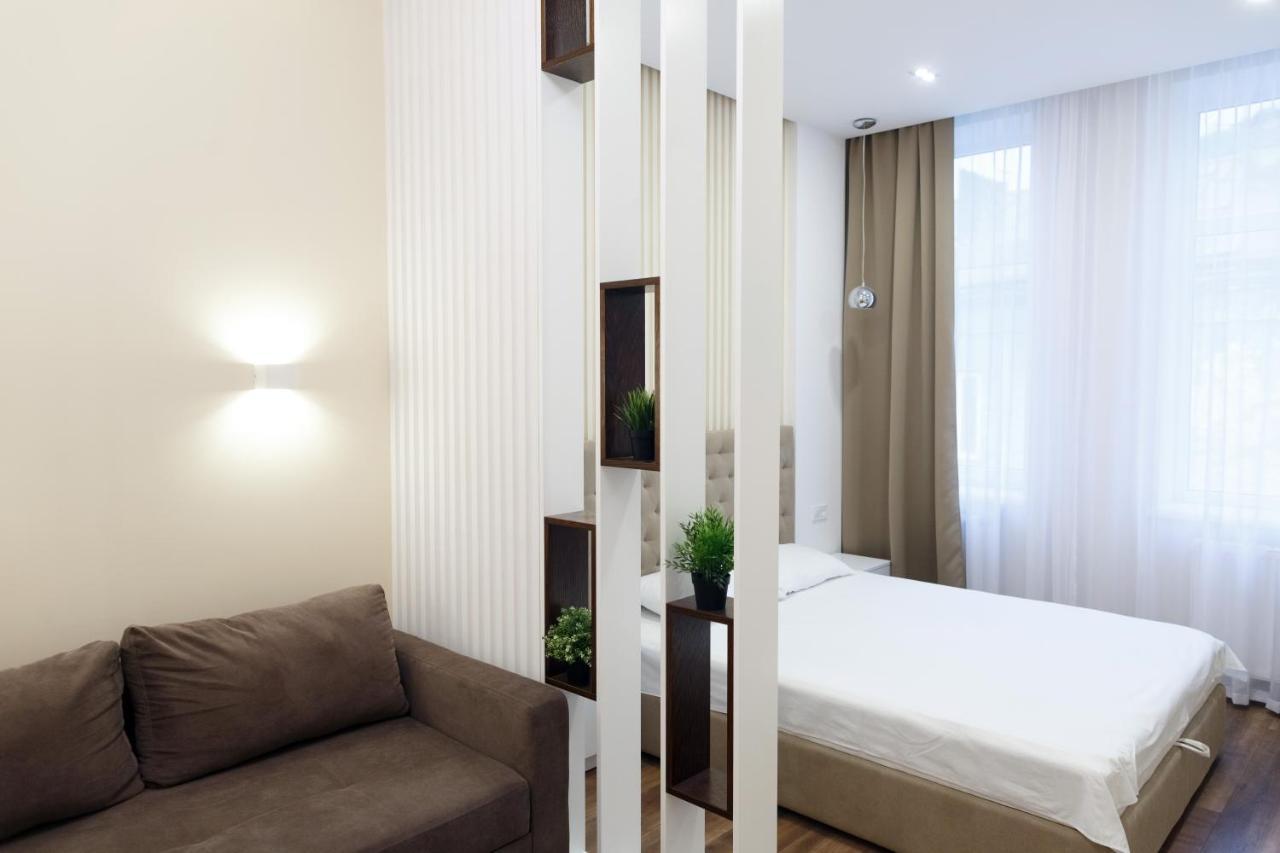 Charming Apartment In The City Center Львов Экстерьер фото